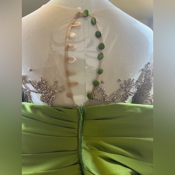 Green Evening Gown - Picture 5 of 8
